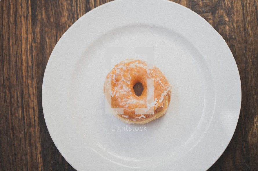 donut on a plate 