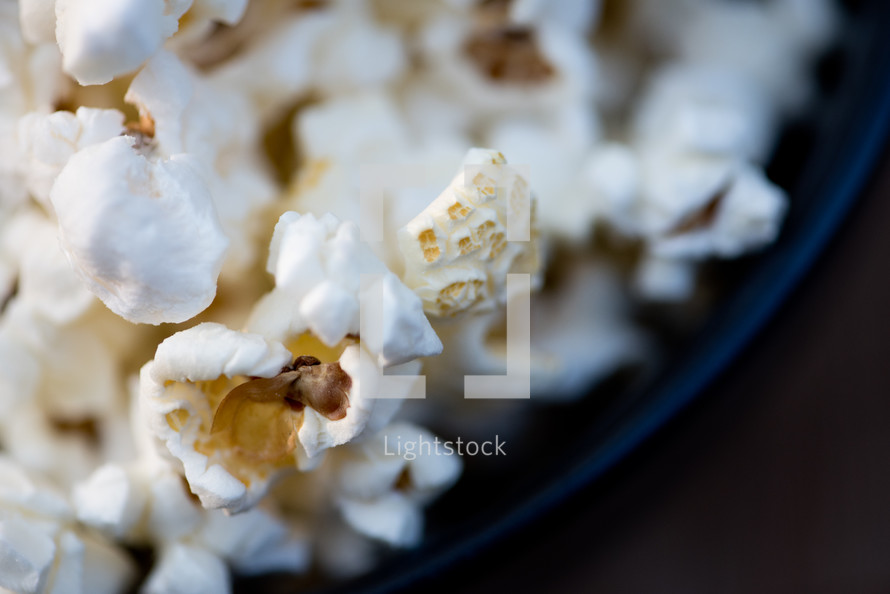 bowl of popcorn 