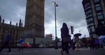 4K Big Ben Slow Mo Walking London England Paralament Pan Up