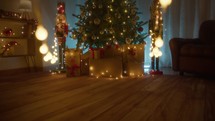 Light hanging from a blurred Christmas tree 