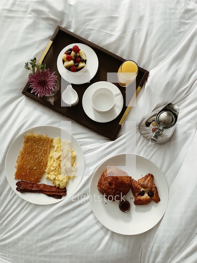 breakfast in bed 
