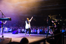 worship leaders on stage 