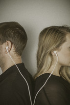 couple listening to earbuds