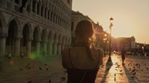 fotographer in venice at golden hour