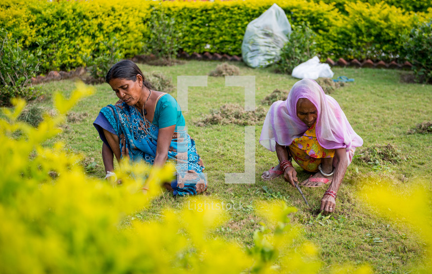 women gardening in India 