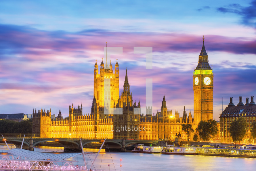 Big Ben and the Houses of Parliament at dusk. London, England.