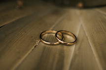 gold wedding rings 