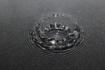 Water Drop Photography: crown formed from falling waterdrop