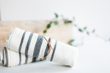 rolled cloth napkins 