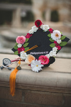 graduation cap with Philippians 4:13