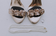 gold high heels and pearls 