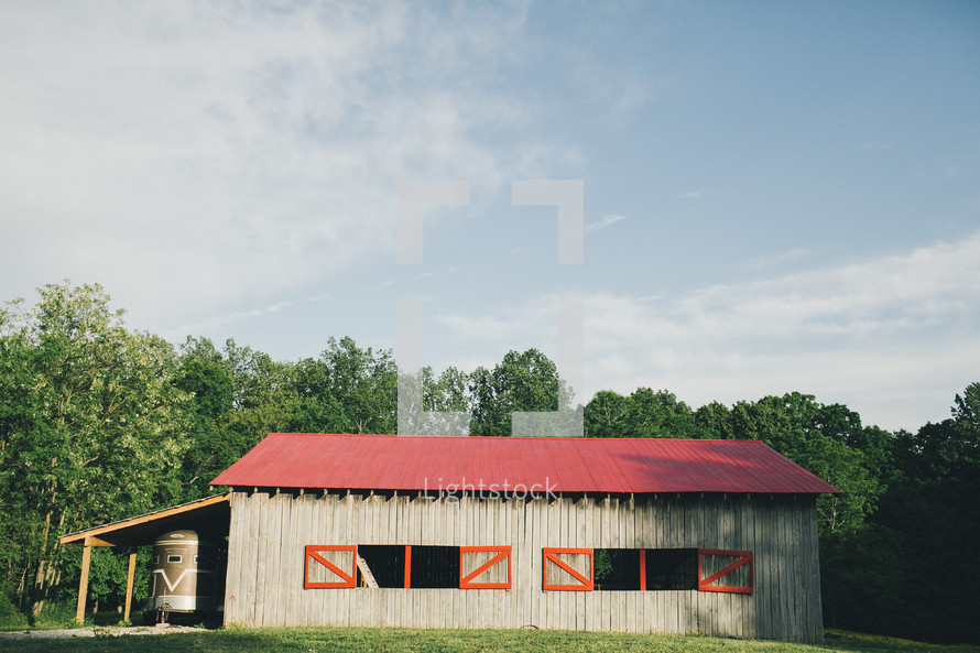 red roof barn 