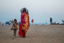 woman and girl in colorful clothing in India 