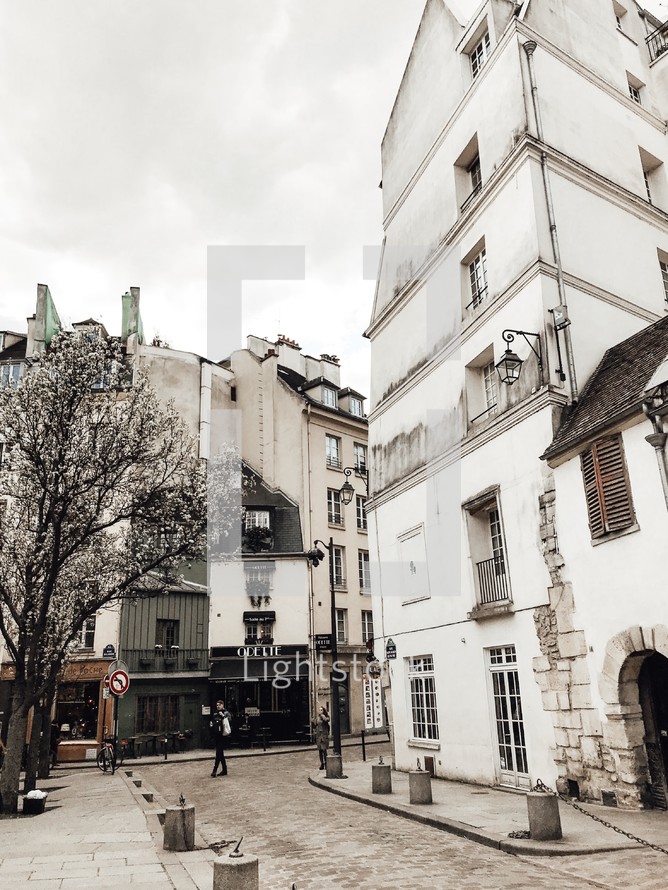 cobblestones streets in Paris 