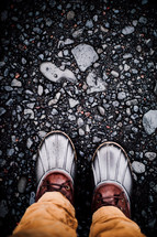 rubber boats standing on gravel 