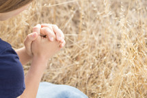 girl praying outdoors 