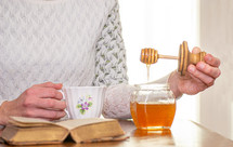 tea with honey 
