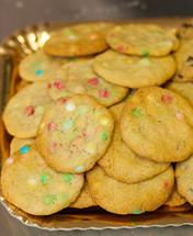 chocolate chips and colored candies cookies 