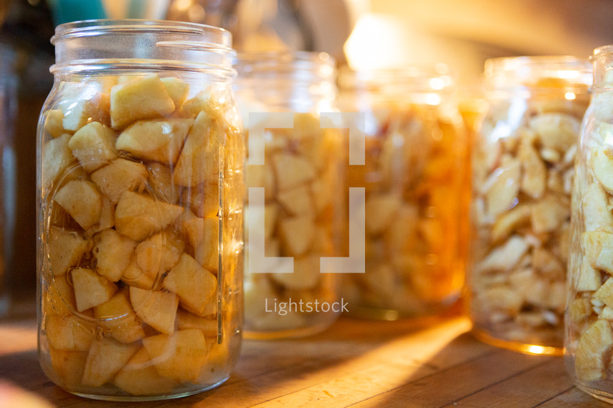 canning fruit in mason jars 