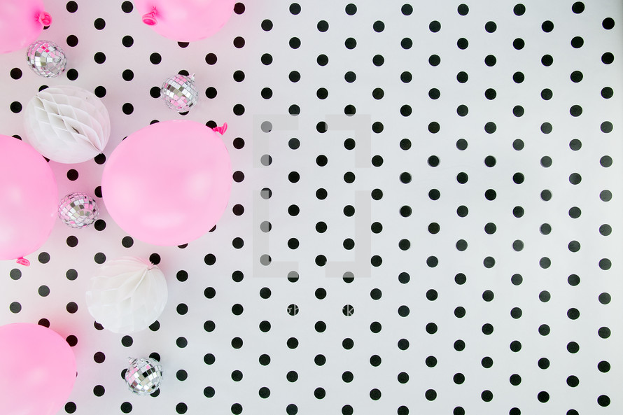 polka dot New Years display with pink balloons