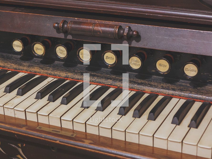 organ keyboard musical instrument for worship and hymns