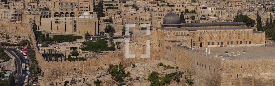 A panorama of the city of Jerusalem and the Temple Mount.