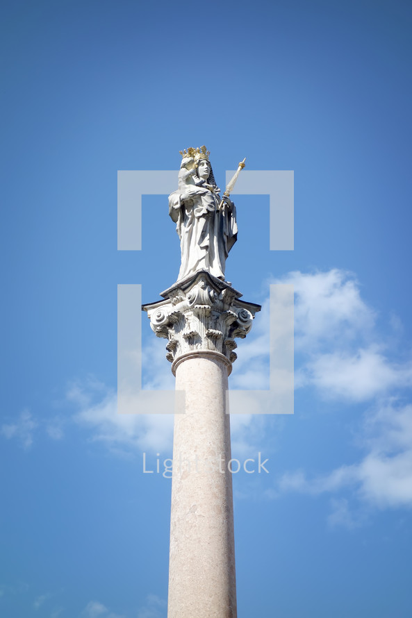 royal statue on top of a column 