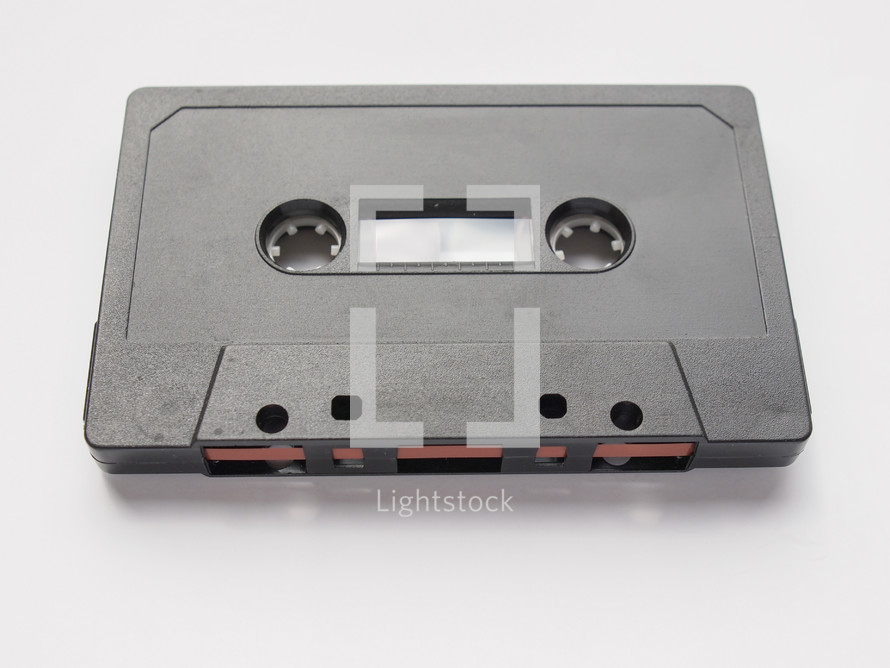magnetic tape cassette