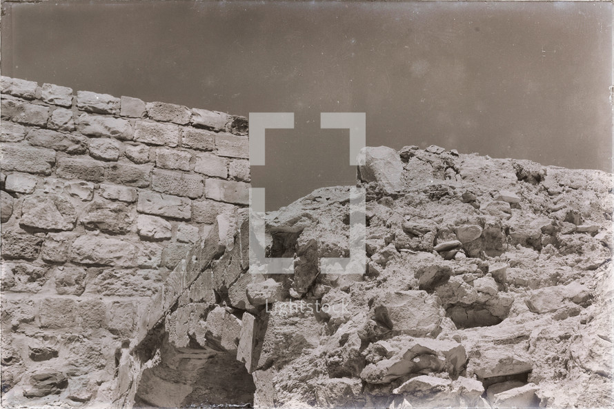 stone wall ruins 