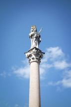 royal statue on top of a column 