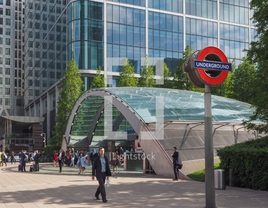 LONDON, UK - JUNE 10, 2015: Travellers at Canary Wharf underground station