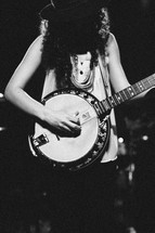 person playing a banjo 