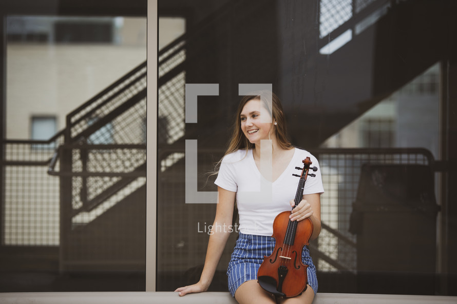 teen girl with a violin 