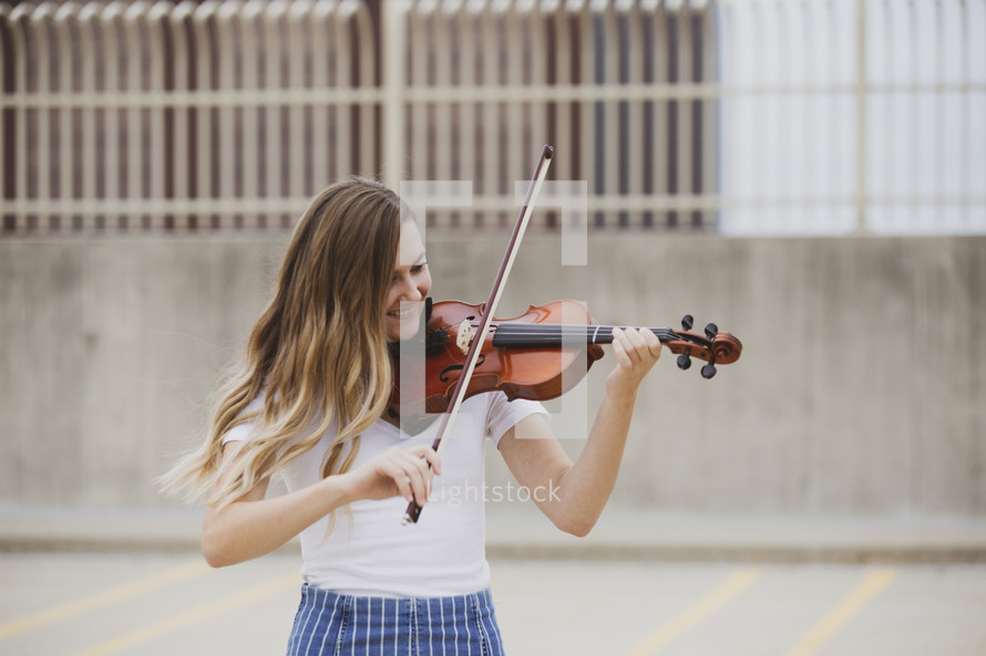teen girl with a violin 