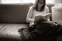 Woman with green blanket reading the Bible - black and white