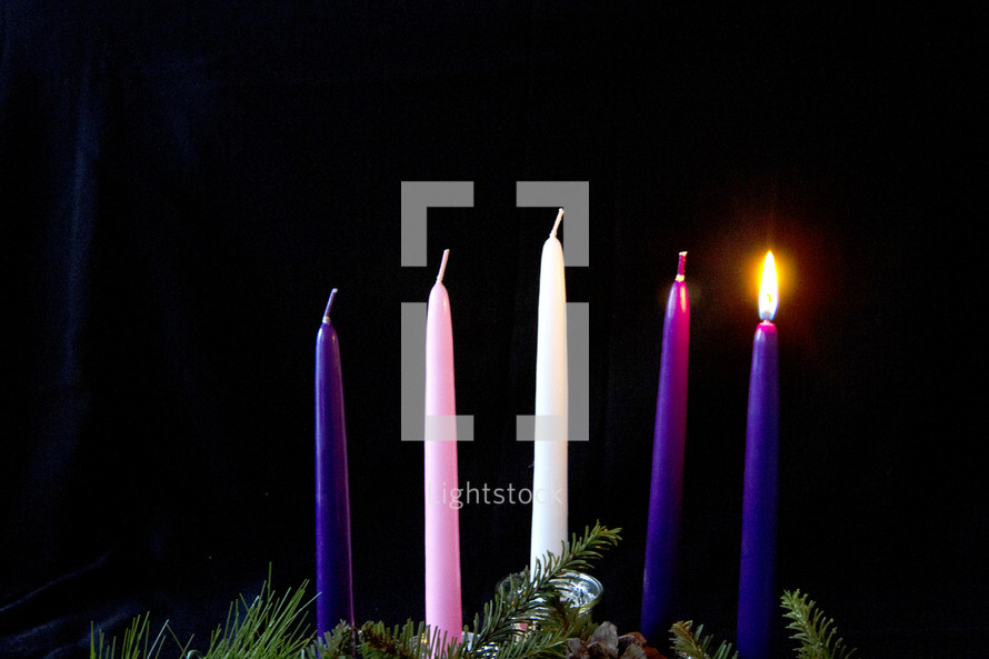 advent wreath with one candle lite 