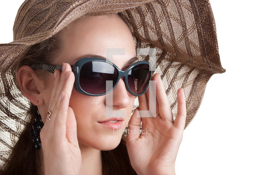 woman in a hat and sunglasses