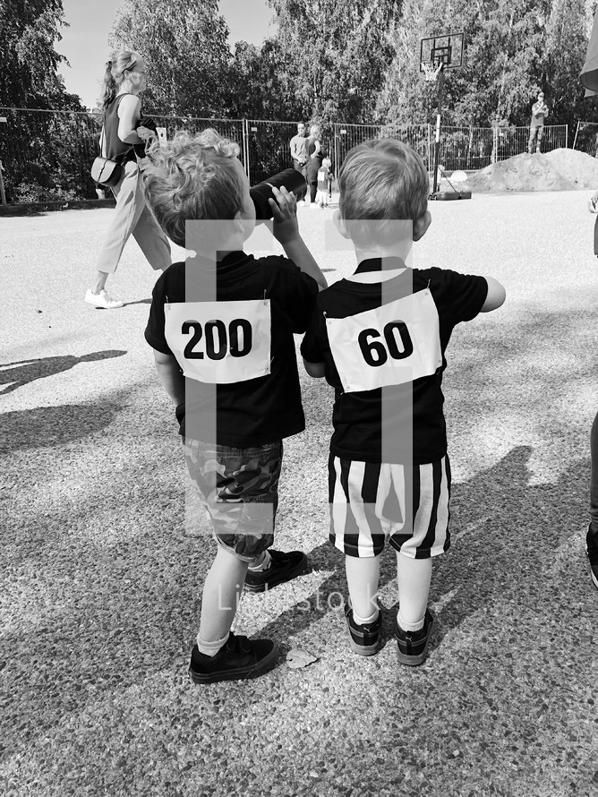 kids with numbers on their backs for a charity run 