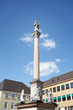 royal statue on a column 