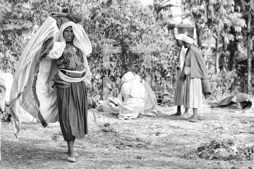 women in a market in Ethiopia 