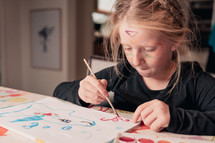 a child painting with watercolor 