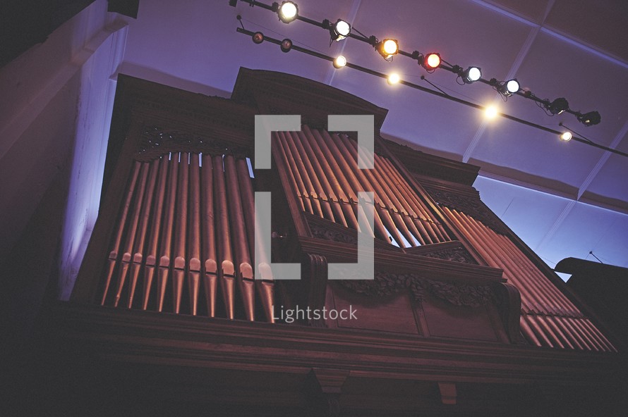 lights and organ pipes 