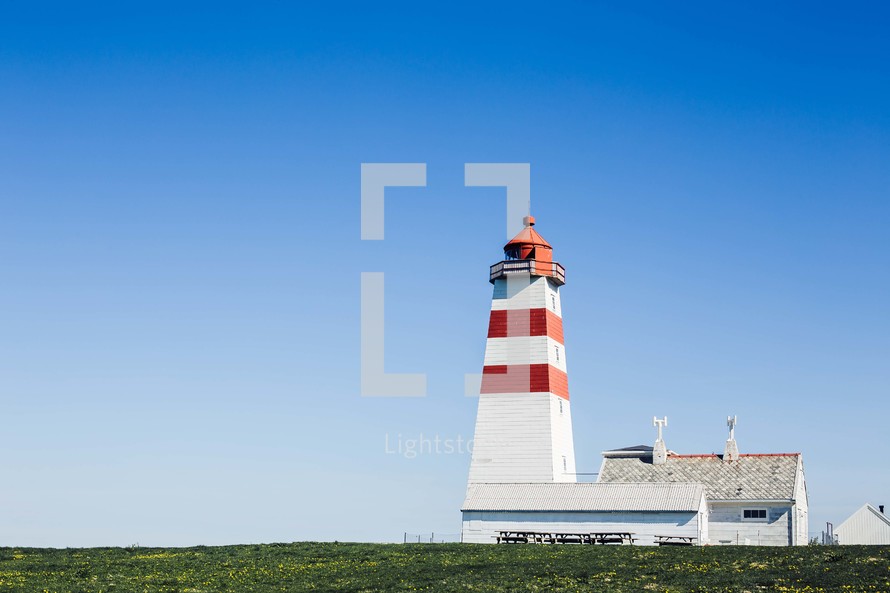 red and white stripes on a lighthouse 