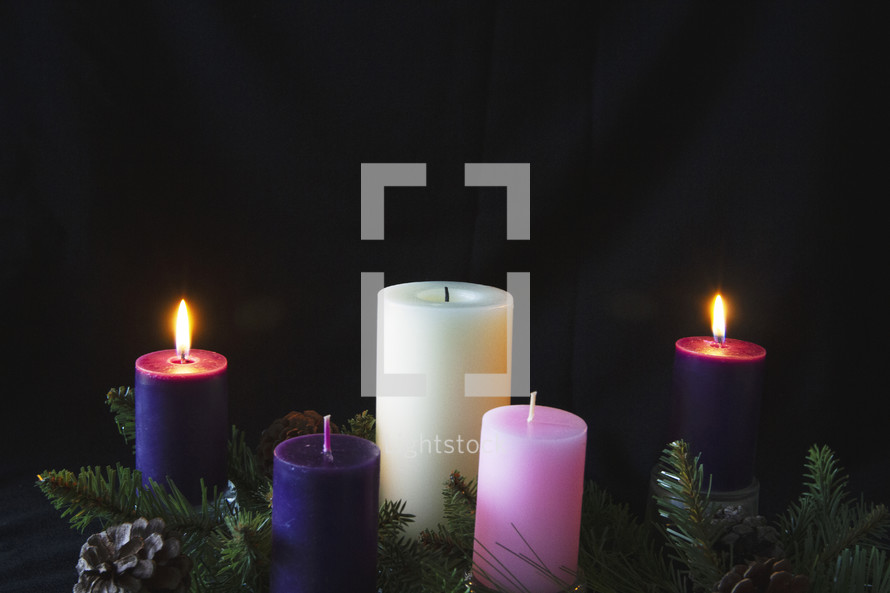 advent wreath with two candles 