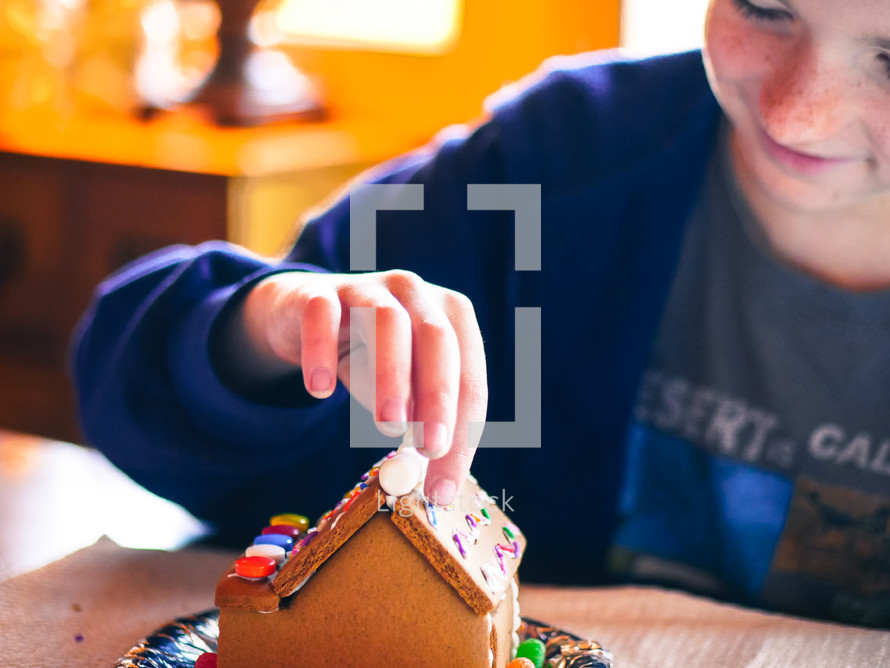 decorating gingerbread houses at Christmas 