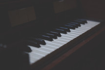 keys on a digital piano 