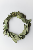 dried leaf wreath 