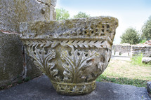 acanthus leaves carved in stone 